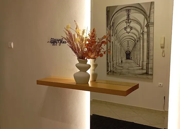 Anatoli 3 Bedroom City Central Apartment